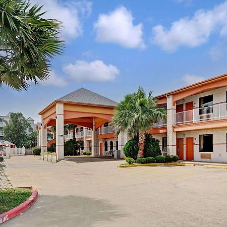 Super 8 By Wyndham Galveston Hotel Екстериор снимка