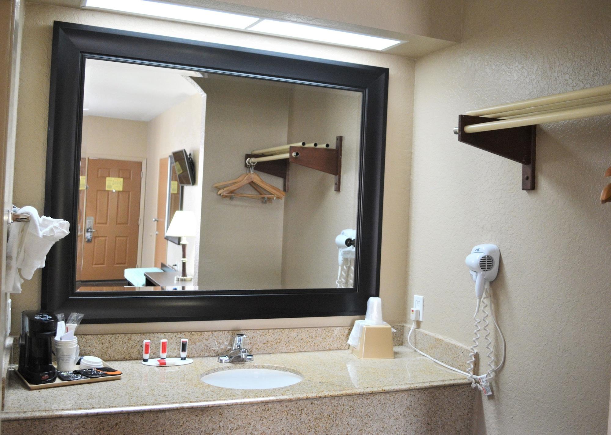 Super 8 By Wyndham Galveston Hotel Екстериор снимка