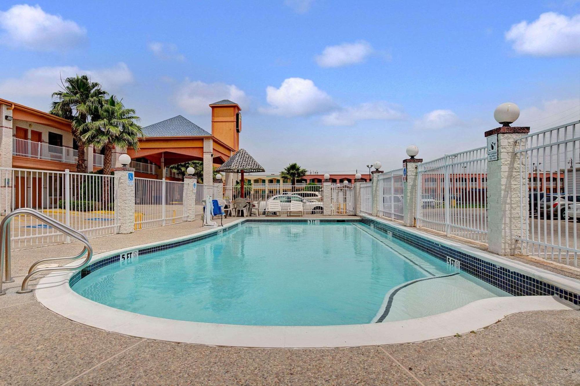 Super 8 By Wyndham Galveston Hotel Екстериор снимка