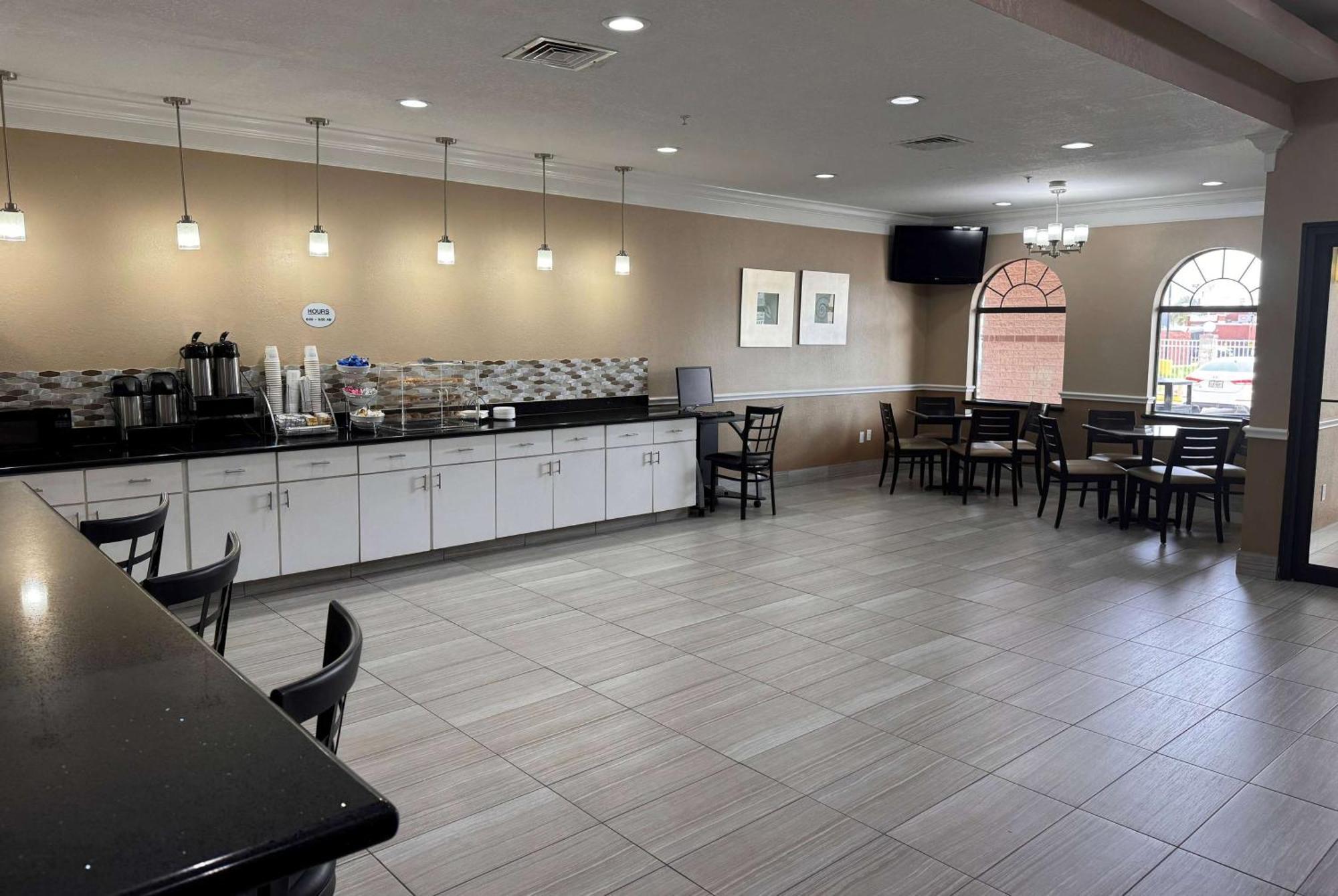 Super 8 By Wyndham Galveston Hotel Екстериор снимка
