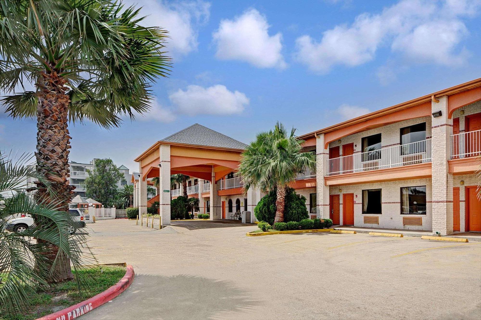 Super 8 By Wyndham Galveston Hotel Екстериор снимка