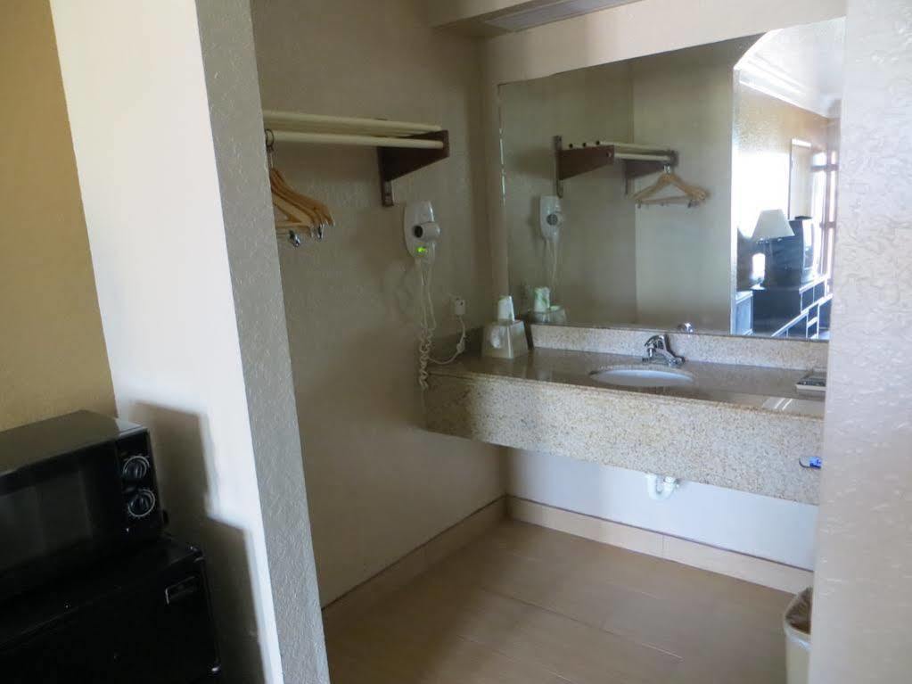 Super 8 By Wyndham Galveston Hotel Екстериор снимка
