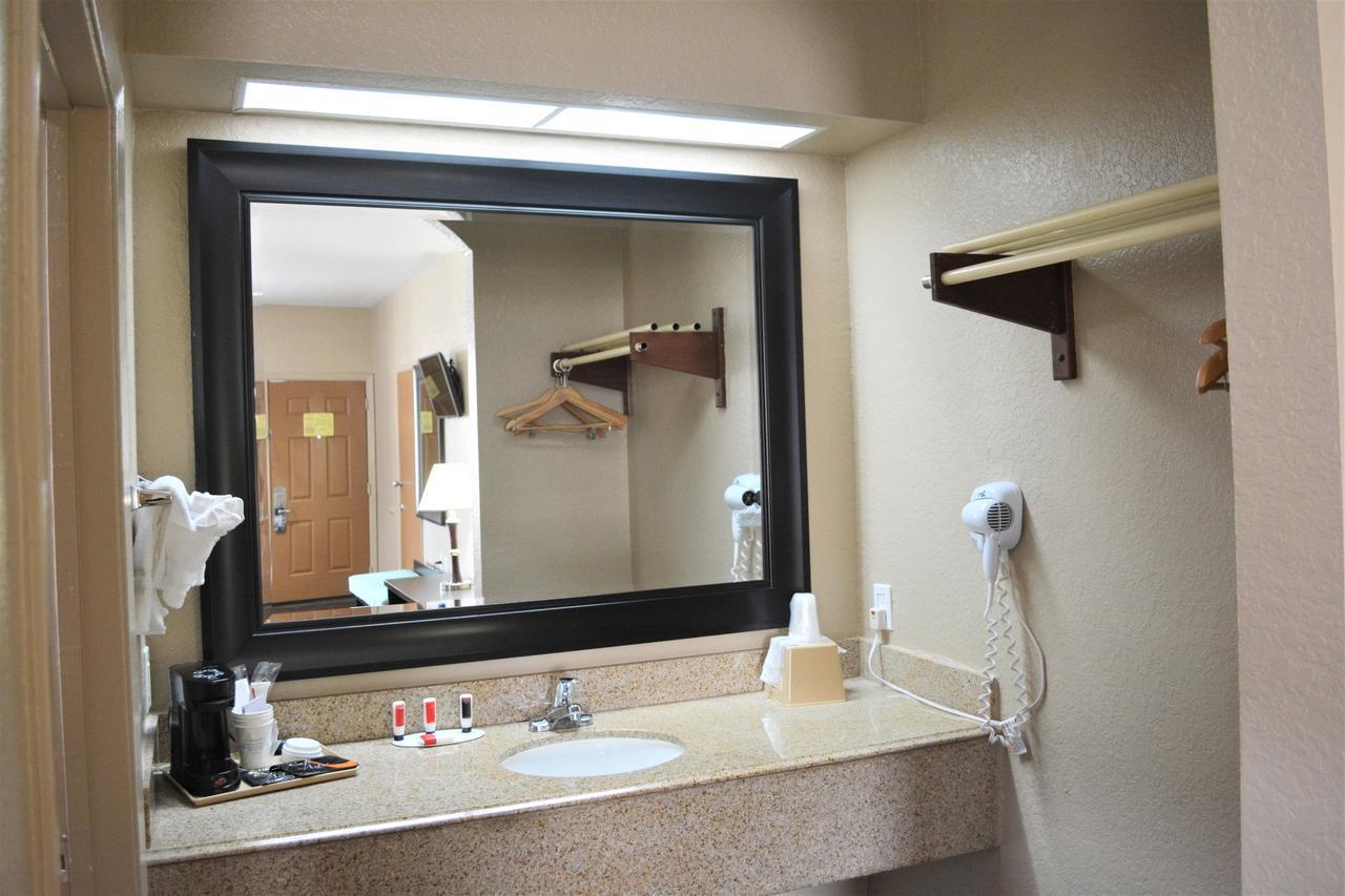 Super 8 By Wyndham Galveston Hotel Екстериор снимка